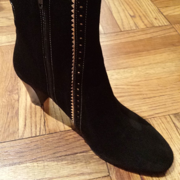 New w/o tags Black suede booties w/silver trim -38 - Picture 3 of 8